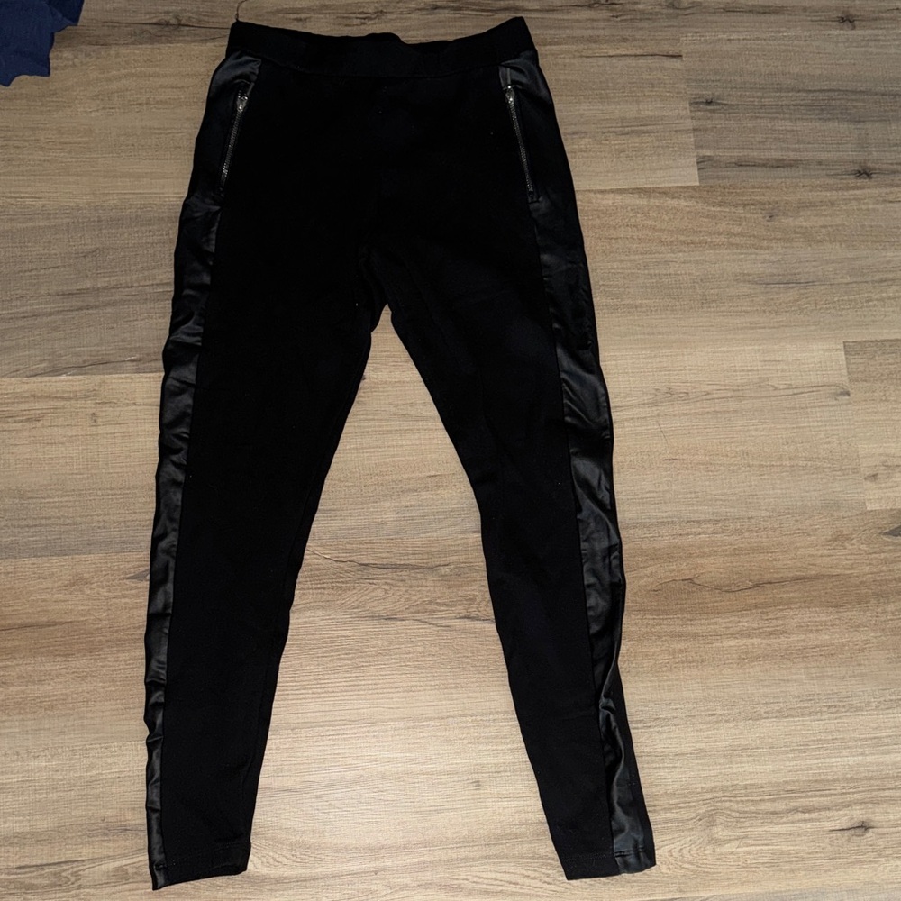 Black Leggings with Side Zipper Detail